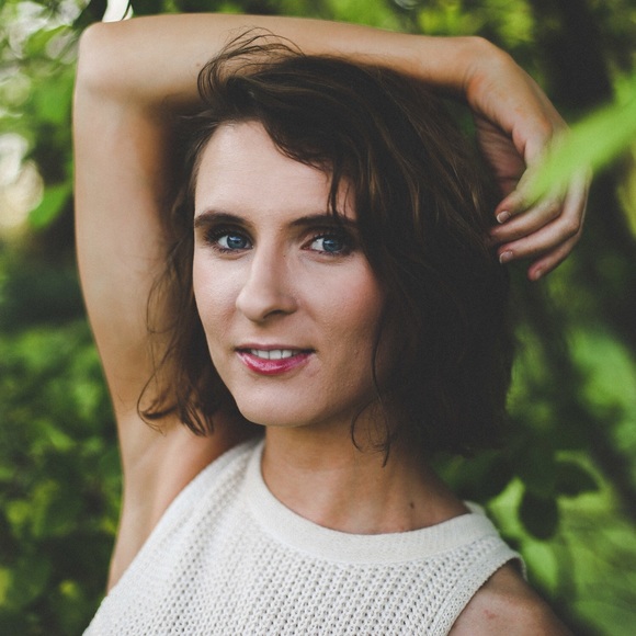 Meet your Posher, Erika - Picture 3 of 5